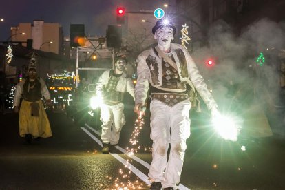 Instante de la Cabalgata de Reyes a su paso por la capital burgalesa. TOMÁS ALONSO
