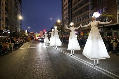 Instante de la Cabalgata de Reyes a su paso por la capital burgalesa. TOMÁS ALONSO