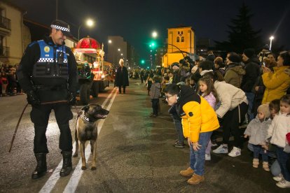 Instante de la Cabalgata de Reyes a su paso por la capital burgalesa. TOMÁS ALONSO