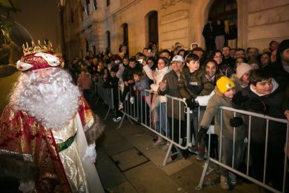 Instante de la Cabalgata de Reyes a su paso por la capital burgalesa. TOMÁS ALONSO