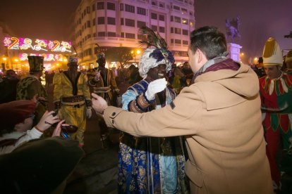 Instante de la Cabalgata de Reyes a su paso por la capital burgalesa. TOMÁS ALONSO