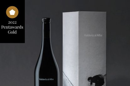 Imagen de la botella premiada de Valderiz al Alba