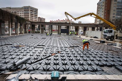 Obras para levantar el mercado provisional. TOMÁS ALONSO