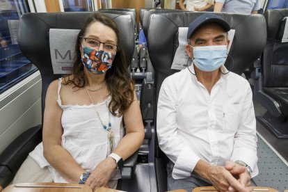 Lucía y Roberto: «Todo lo que sea progreso es bueno». SANTI OTERO