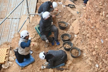 En la parte baja de Gran Dolina faltan dos metros para llegar a la base. SANTI OTERO