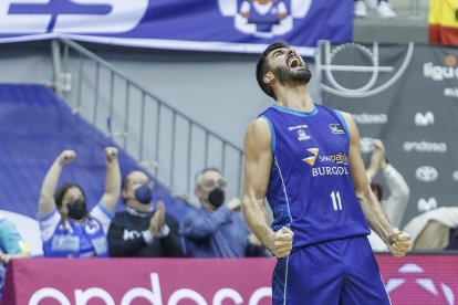 Gesto de rabia de Dani Díez. FOTOS: SANTI OTERO