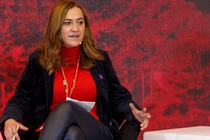 La vicesecretaria general del PSCyL, Virginia Barcones, presidió el ágora sobre despoblación que se celebró hoy en el 14º Congreso Autonómico del PSOE de Castilla y León. SANTI OTERO
