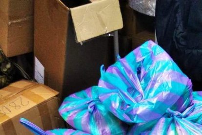 En cuanto la ayuda llega a su destino, las imágenes en el grupo se suceden. Estas bolsas se han confeccionado gracias a lo recaudado en las exposiciones de artistas ucranianos en Burgos.
