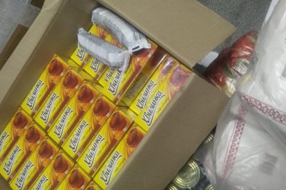 En ocasiones se envía dinero, si se dispone de él, y son las propias ong que trabajan en el terreno las que realizan las adquisiciones. De esta manera se evita el coste del porte de material.