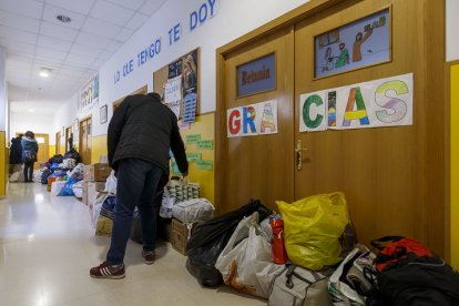 Primeras jornadas de recogida de productos básicos con destino a Ucrania en la parroquia de Fuentecillas. SANTI OTERO