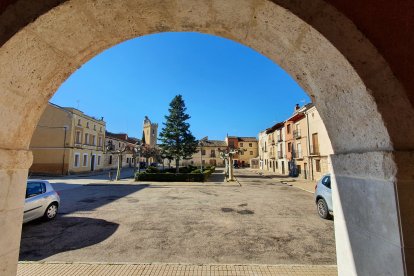 Las puertas de los restos de la muralla aún cumplen su función. FOTOS: L. VELÁZQUEZ