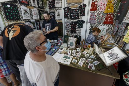 Se va a celebrar la tradicional pasarela de moda «para demostrar que la artesanía es moda, se puede llevar es actual, bonita, de calidad y única». FOTOS: © ECB / SANTI OTERO