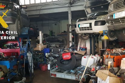 Imagen del interior del taller. GUARDIA CIVIL