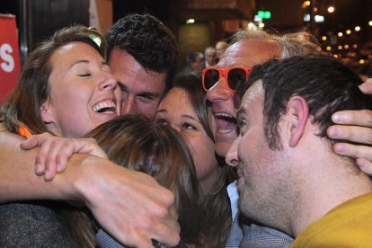 Nacarino festeja su elección como diputada por Burgos.