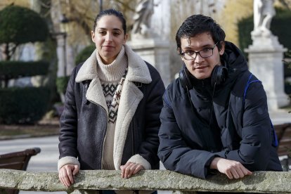 María Fernández y Gabriel Garcia, forman parte del equipo de Minecrafteate de Burgos. SANTI OTERO
