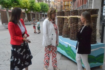 Rosa Melchor (izda), Raquel González (centro) y Ala Muñoz (dcha)
