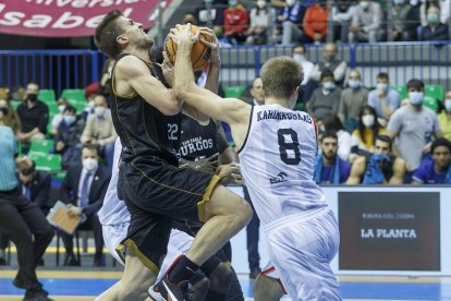 Rabaseda, muy luchador en todo el encuentro. SANTI OTERO