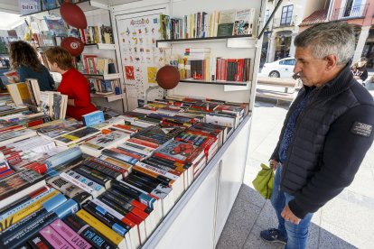 Arranca la Feria del Libro de Burgos 2022. SANTI OTERO