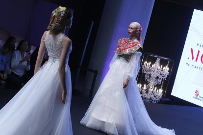 Vestidos de novia de Ainhoa Salcedo. SANTI OTERO