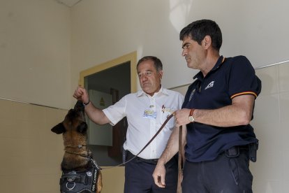 Cross, durante la demostración de su trabajo en la prisión. SANTI OTERO