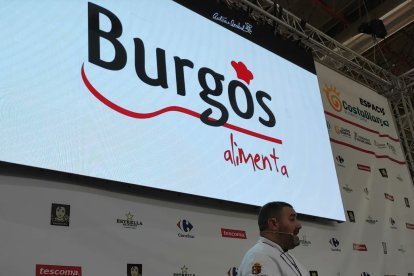 El Chef Antonio Arrabal, de La Jamada, subió al escenario de Alicante Gastronómica para mostrar el 'ADN de la cocina burgalesa'.