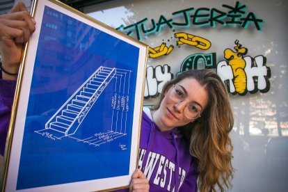 Ana Maes muestra la portada de su 'Vol. 2'. TOMÁS ALONSO