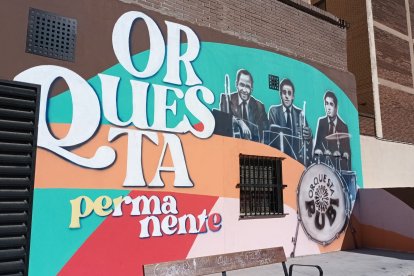 El autor ha reservado un sitio especial a las orquestas