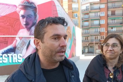 La alcaldesa destaca la calidad del mural y anuncia que la plaza del Carmen se convertirá en plaza del Frontón