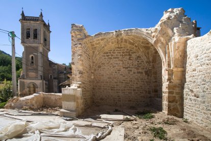 Restos de la iglesia de San Román junto a la iglesia de San Miguel. TOMÁS ALONSO.