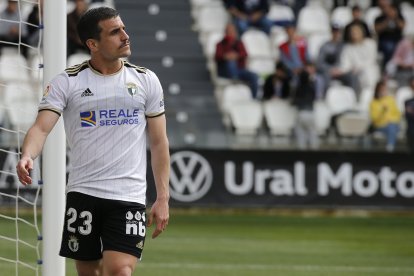 Matos junto al poste en El Plantío / SANTI OTERO