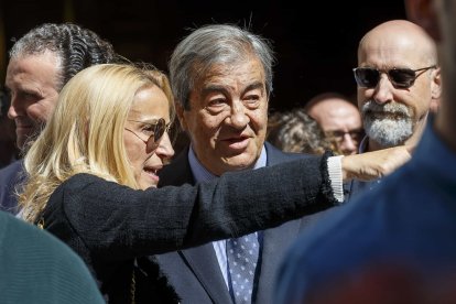 María Helena Antolín, con el exministro Francisco Álvarez Cascos. FOTOS: © ECB / SANTI OTERO