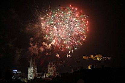 Los fuegos artificiales, el acto que más público convoca Foto: Israel L. Murillo