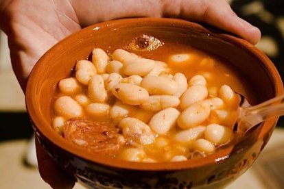 Las alubias aportan 106 mg de calcio por cada 100mg