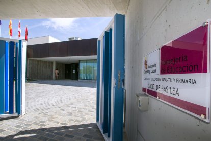 Entrada del CEIP Isabel de Basilea de Villímar. TOMÁS ALONSO