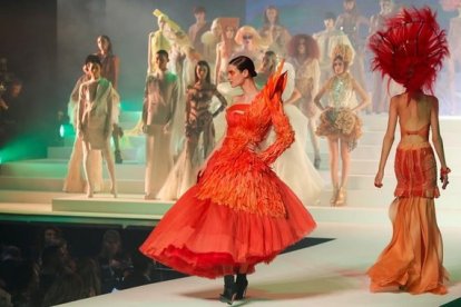 Un momento del desfile de Jean Paul Gaultier, este miércoles en París.