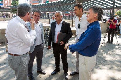 El presidente de la asociación de víctimas de Castilla y León junto a varios cargos del PP. FOTOS: TOMÁS ALONSO
