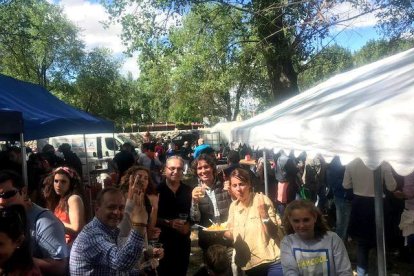 Ángel Martín, natural de la provincia de Granada, tiene un recuerdo de adulto en las fiestas de El Curpillos y El Parral.