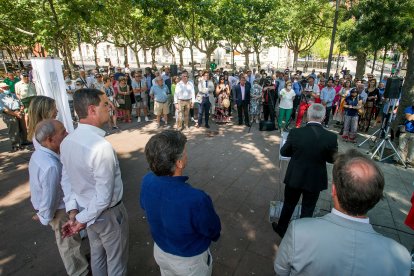Al acto acudieron militantes y simpatizantes del PP junto a burgaleses anónimos que quisieron recordar a Miguel Ángel Blanco. FOTOS: TOMÁS ALONSO