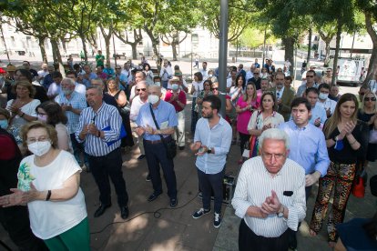 Al acto acudieron militantes y simpatizantes del PP junto a burgaleses anónimos que quisieron recordar a Miguel Ángel Blanco. FOTOS: TOMÁS ALONSO