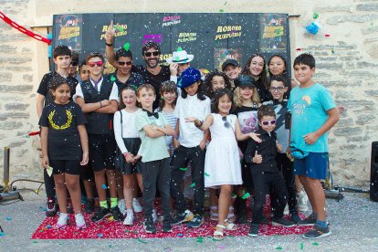 El ‘photocall’ anterior a la proyección del cortometraje dirigido por Álvaro Vega fue una fiesta para grandes y pequeños. IVÁN CORTÁZAR