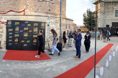 Por la alfombra roja desfilarón el equipo de la película y muchos invitados. IVÁN CORTÁZAR