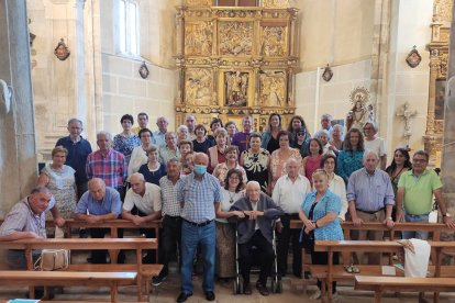 Los feligreses de Fuentebureba despidieron a su párroco, José Luis Barriocanal. AMR