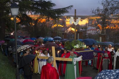 LUNES SANTO - Via Crucis del Castillo