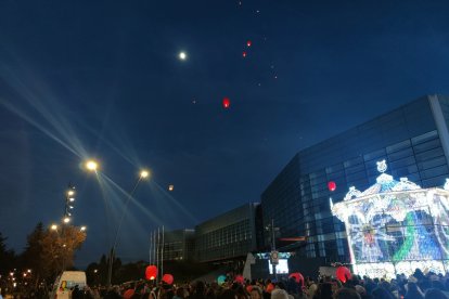 Lanzamiento de farolillos en el Paseo Sierra de Atapuerca. SANTI OTERO
