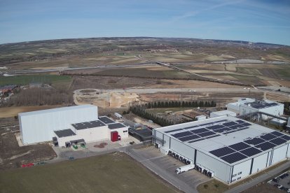 Paneles solares en Campofrío Frescos en el polígono de Villalonquéjar de Burgos. ECB-min