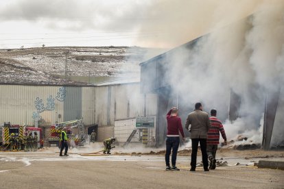 Incendio en un almacén en Molifibra, TOMÁS ALONSO