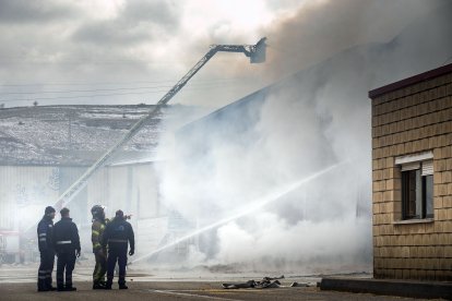 Incendio en un almacén en Molifibra, TOMÁS ALONSO