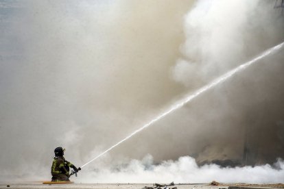 Incendio en un almacén en Molifibra, TOMÁS ALONSO