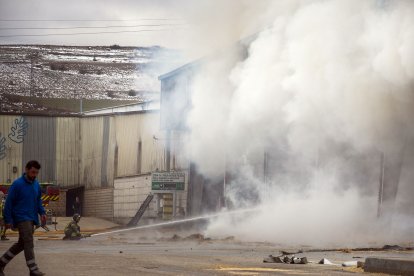 Incendio en un almacén en Molifibra, TOMÁS ALONSO