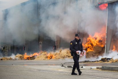 Incendio en un almacén en Molifibra, TOMÁS ALONSO